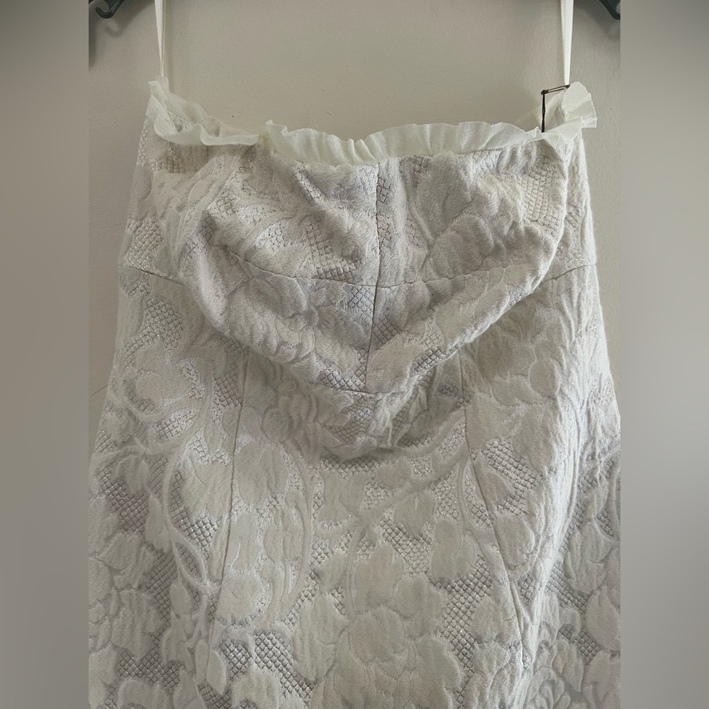 Creamy white strapless  Lace Dress - Picture 3 of 12